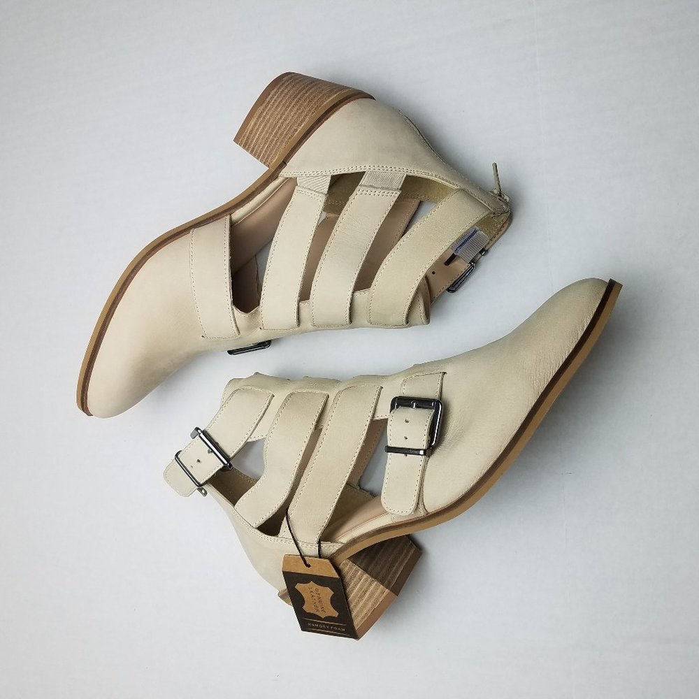 NWT Crevo Jessamine Buckle Bootie in Bone Size 10